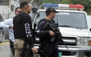 Hombre asesinó a su tía con un puñal y dejó heridas a su prima y a otro familiar en Bolívar