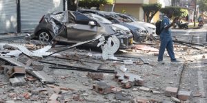 Edificios derrumbados y daños en los aeropuertos deja el terremoto de 7.4 en Colombia