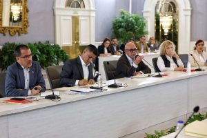 Continúan las conversaciones con delegación de la Asamblea Nacional de 2015