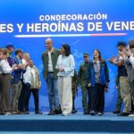 Presidenta Rodríguez entrega medalla «Héroes y Heroínas de Venezuela» a servidores públicos que que participaron en la atención a las víctimas del doble terremoto del 24 de junio