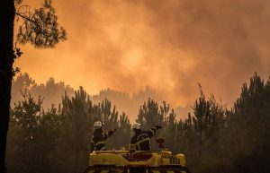 Detenidas más de 400 personas en Francia por los incendios forestales