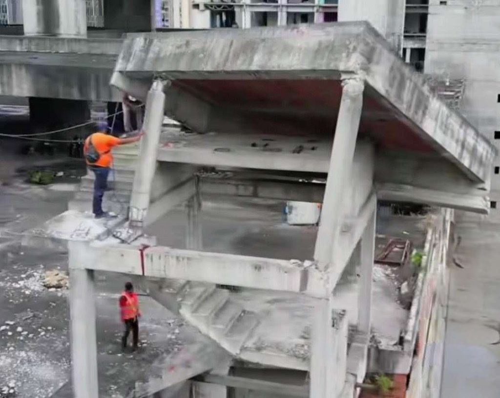 En 72% avanza demolición controlada de la fosa de ascensores en la Torre de David