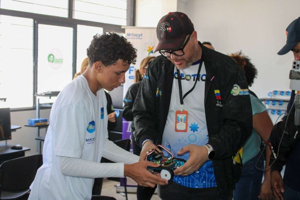 Inauguran núcleo de robótica creativa en el Centro de Participación Popular en Maracaibo