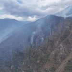 Más de 100 efectivos combaten incendio forestal en Trujillo capital