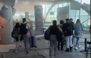 Suspenden vuelos en seis aeropuertos de Colombia tras terremoto