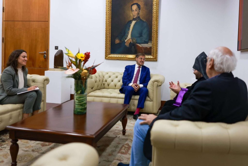 Venezuela e Iglesia Apostólica Armenia fortalecen lazos de hermandad y cooperación
