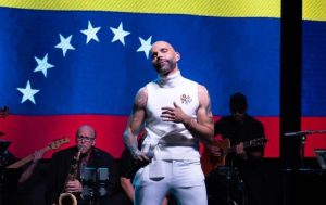 Gus Ormo conquista Miami con un concierto íntimo y pone rumbo a los Latin GRAMMY con “Alquimia”