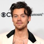 Harry Styles sufre una caída en México, pero sigue cantando como si nada [+Video]