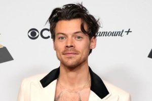 Harry Styles sufre una caída en México, pero sigue cantando como si nada [+Video]