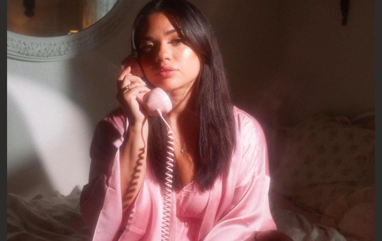 Zelina Rivera lanza “Tus Ojos”, una balada íntima sobre sanación y amor propio